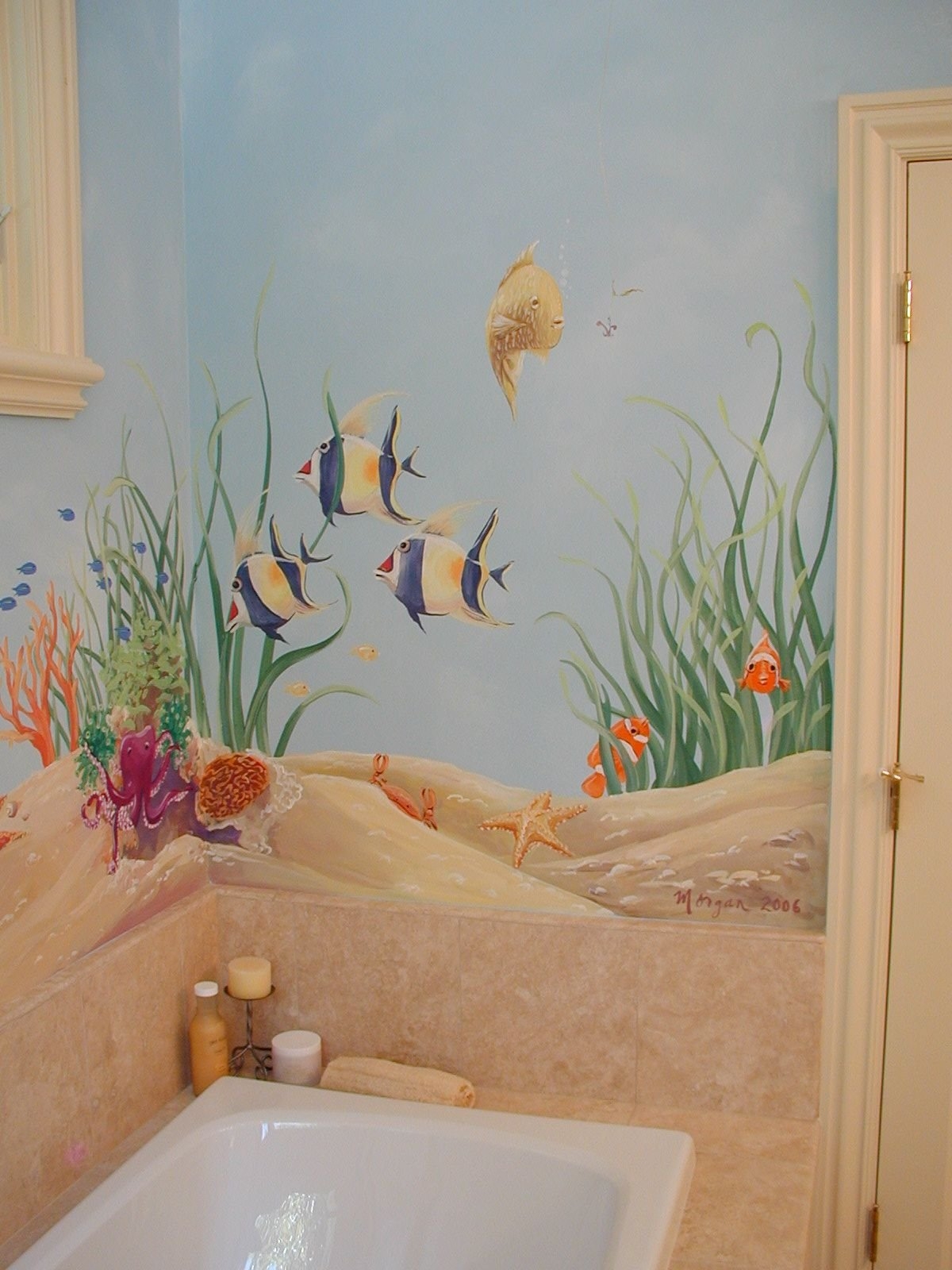 Подготовка к оригинальной покраске стен в ванной
