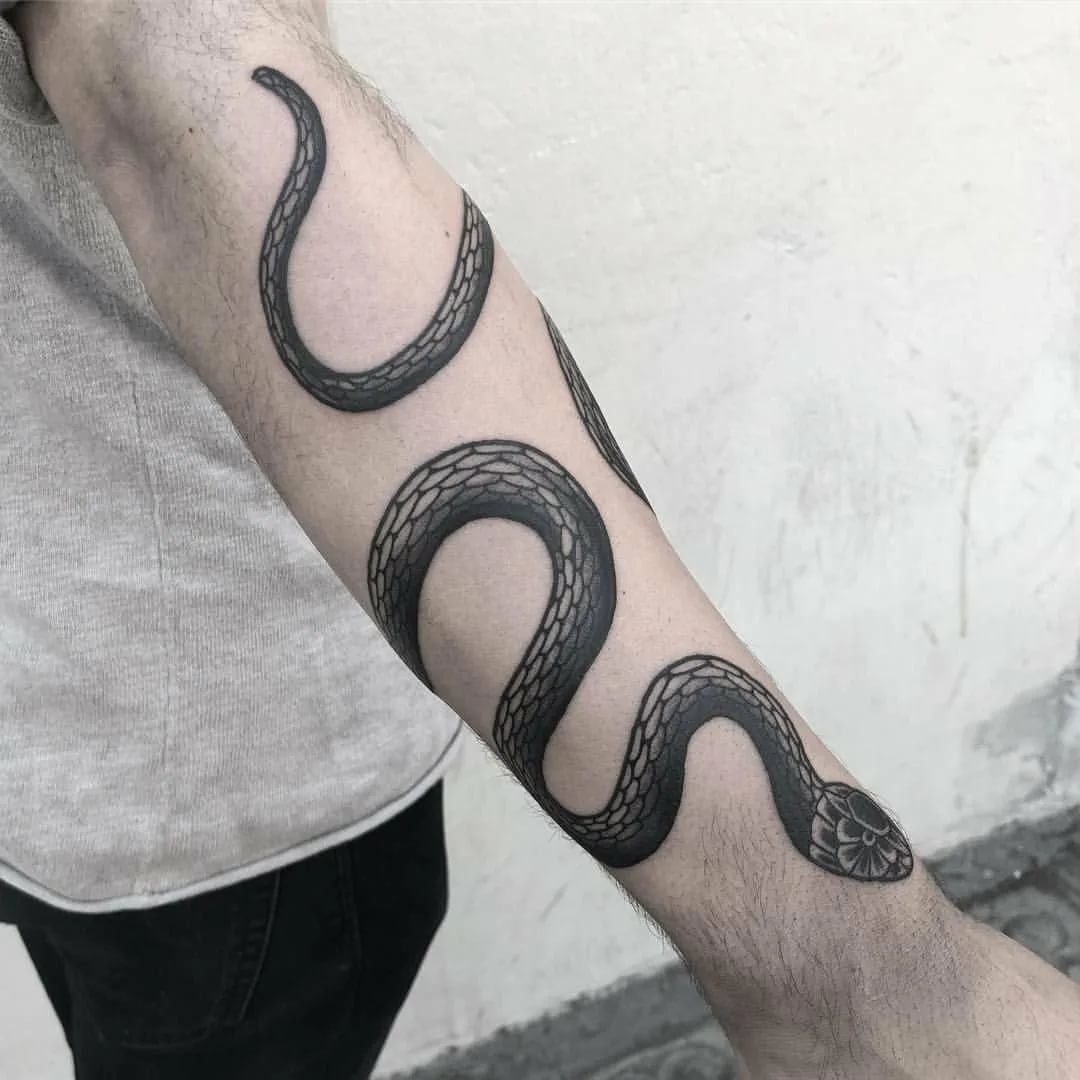 Эскиз тату змеи вокруг руки: уникальный образ и символика - natali-fashion.ru