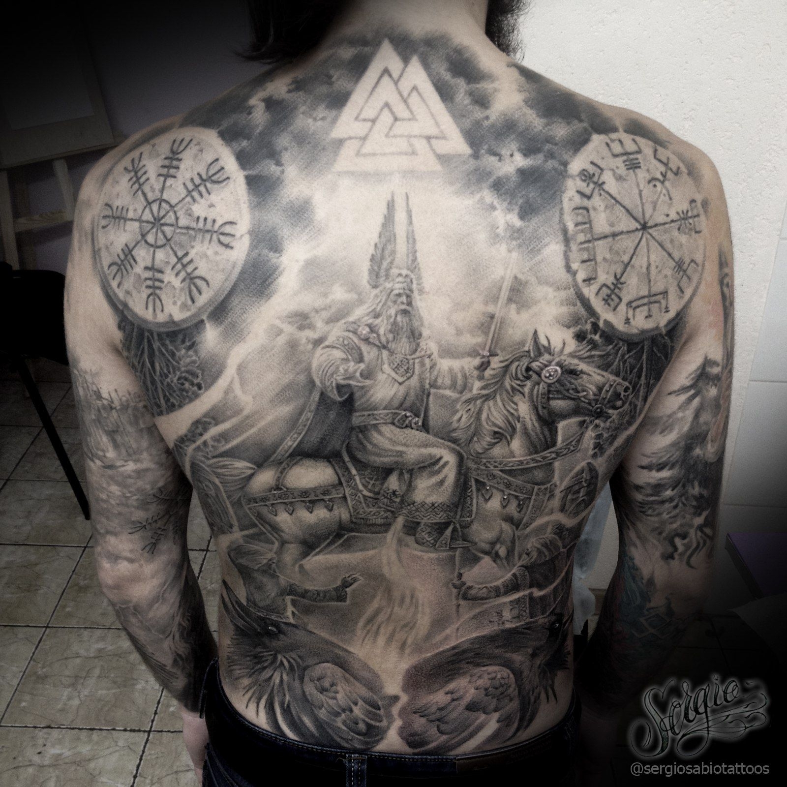 Татуировки для мужчин на плече: эскизы в славянском стиле - fitdiets.ru