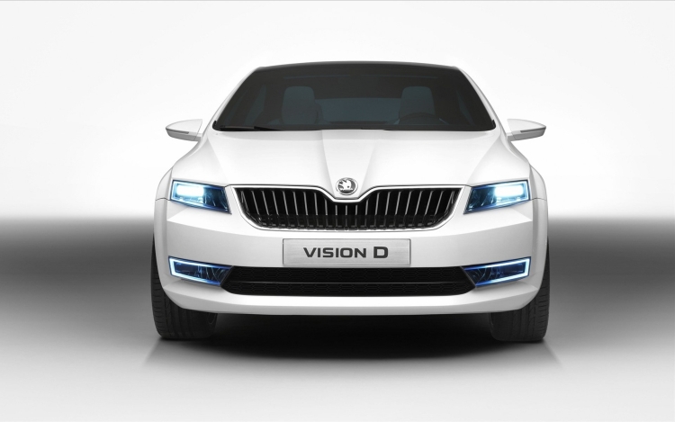 Skoda Octavia белая спереди