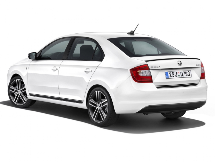 Škoda Rapid сзади