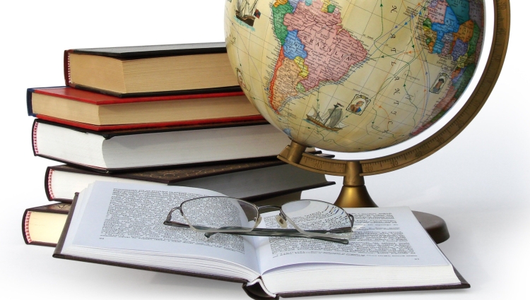 Глобус с книгами