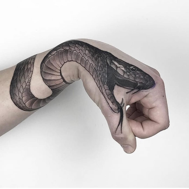 Мужские тату змеи на руке — фото татуировок для мужчин со змеей