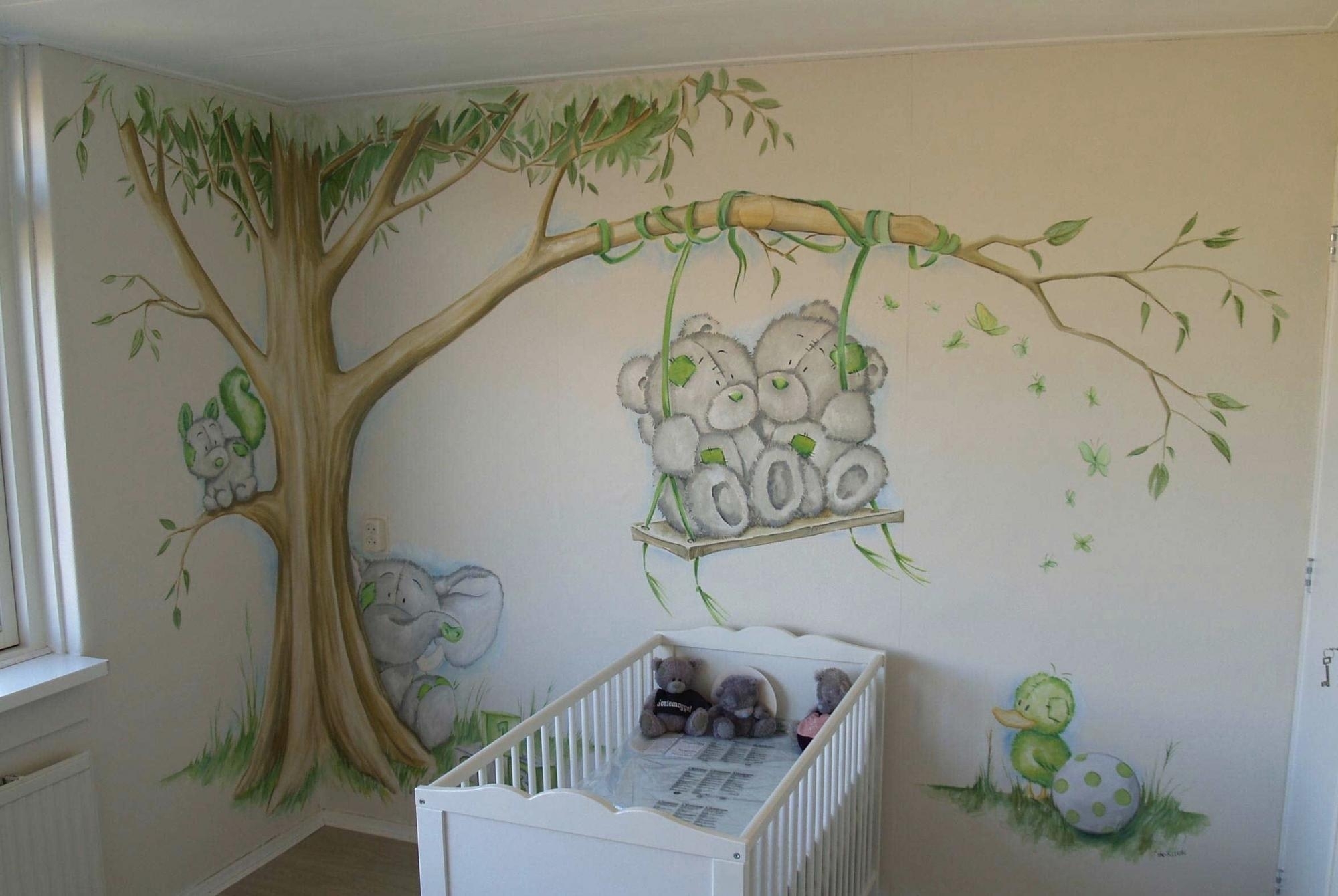 Роспись стен детской комнаты